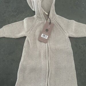 Wearable knit blanket